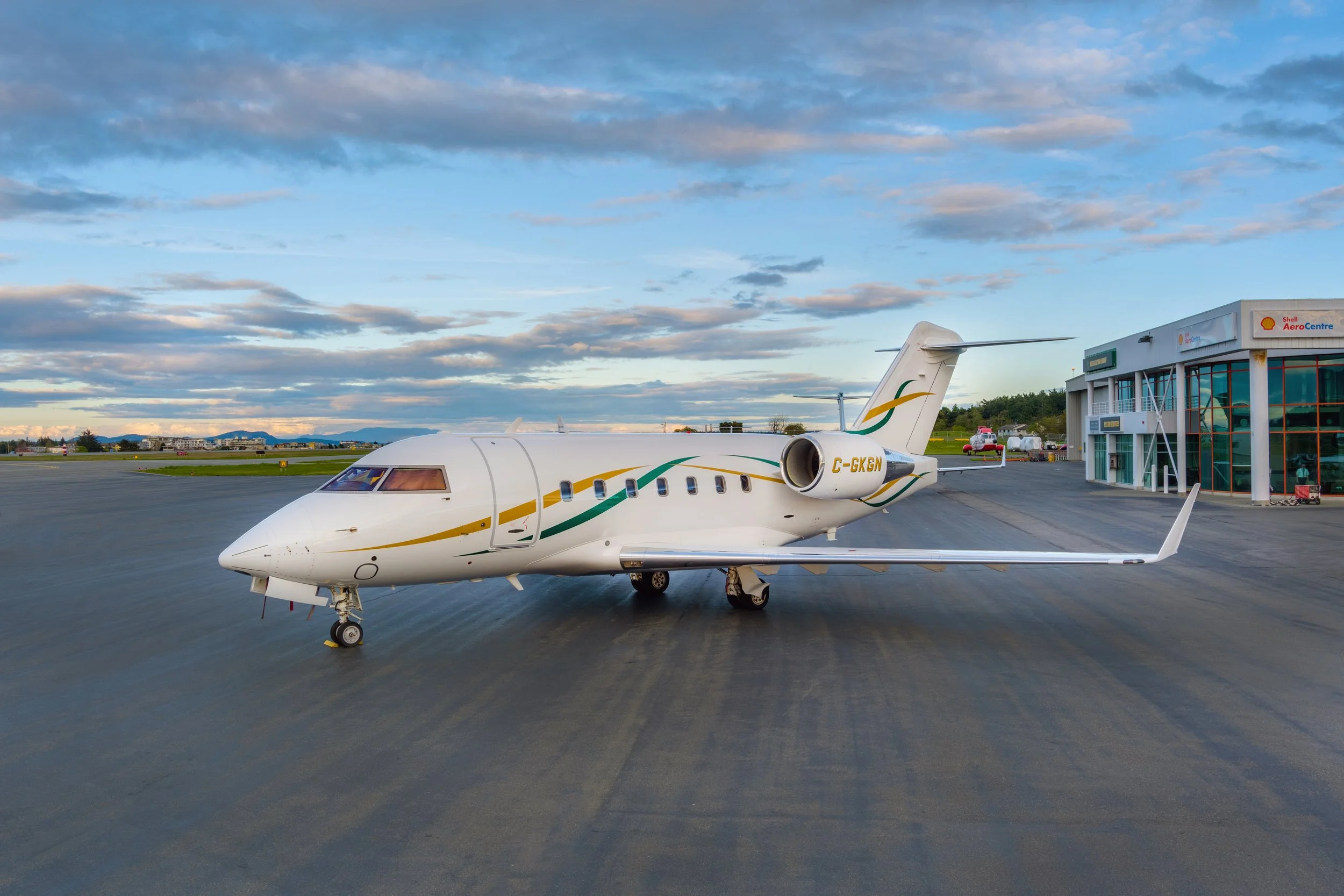 Challenger 604 Private Jet — VIH Execujet